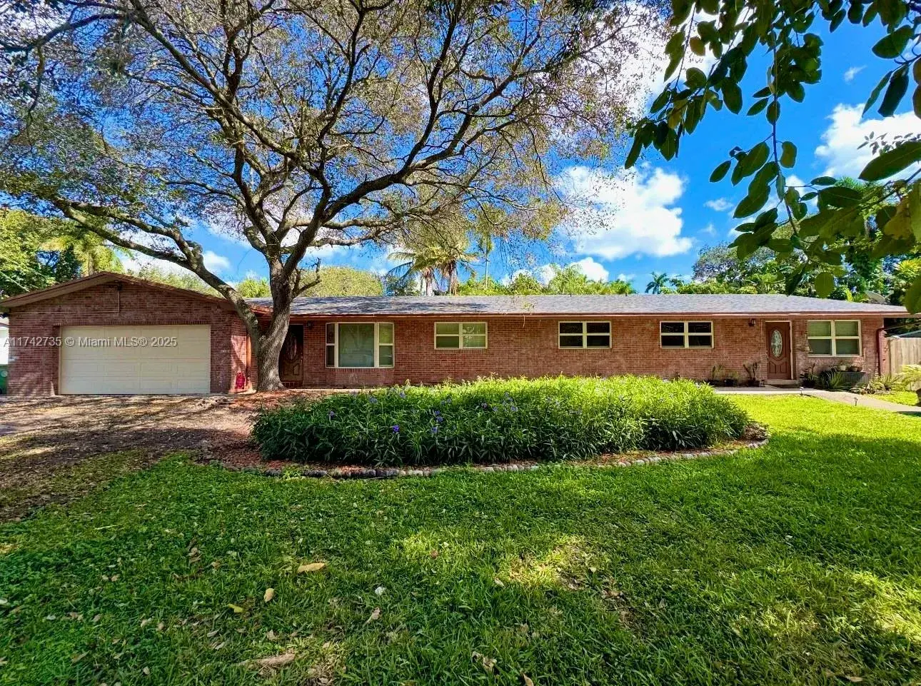4728 SW 66th Ter, Davie FL 33314