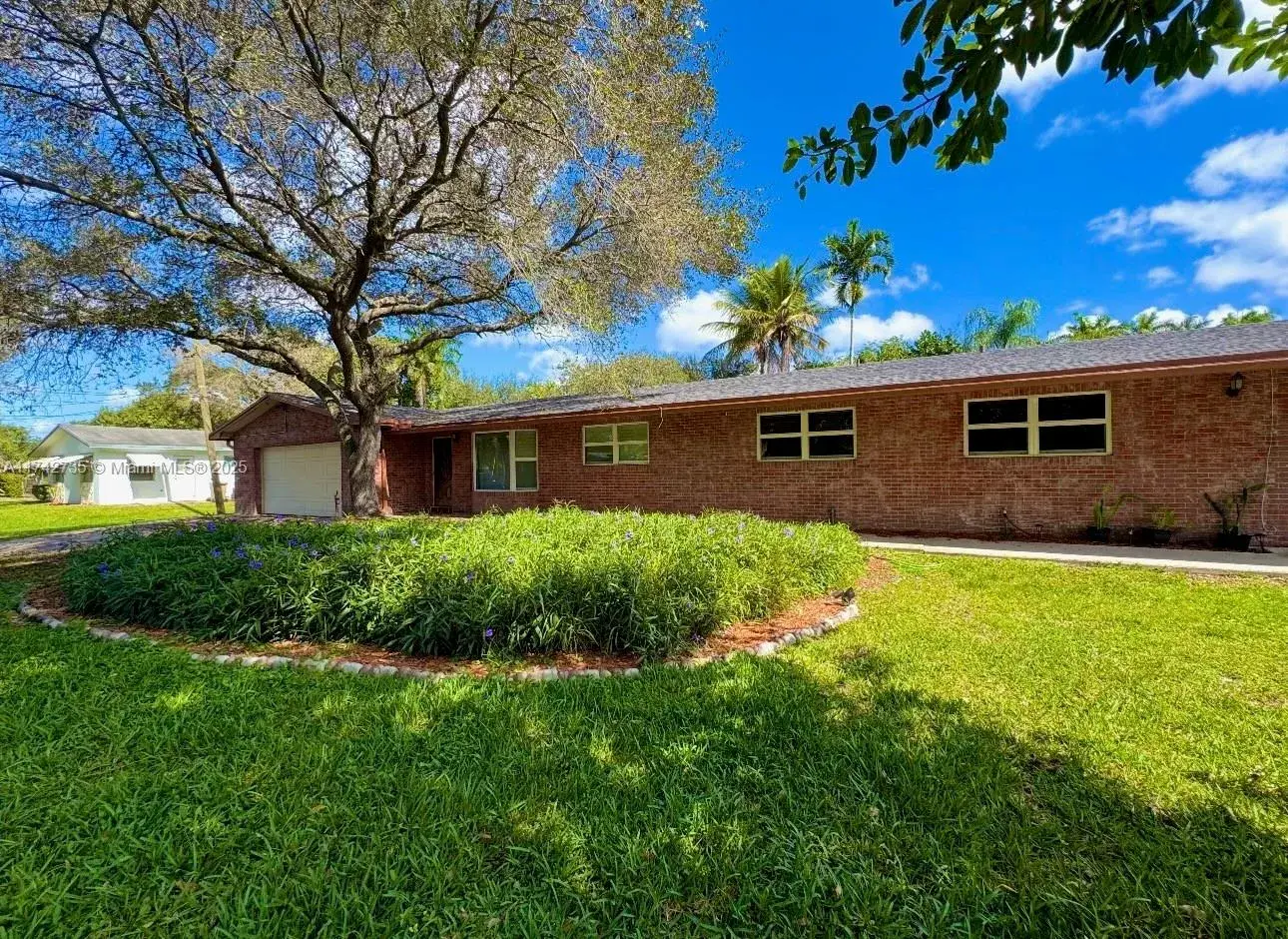 4728 SW 66th Ter, Davie FL 33314