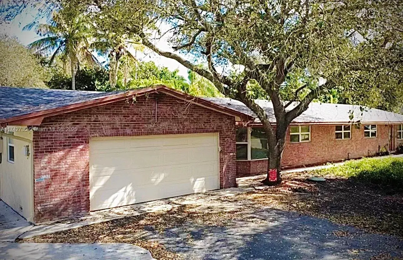 4728 SW 66th Ter, Davie FL 33314