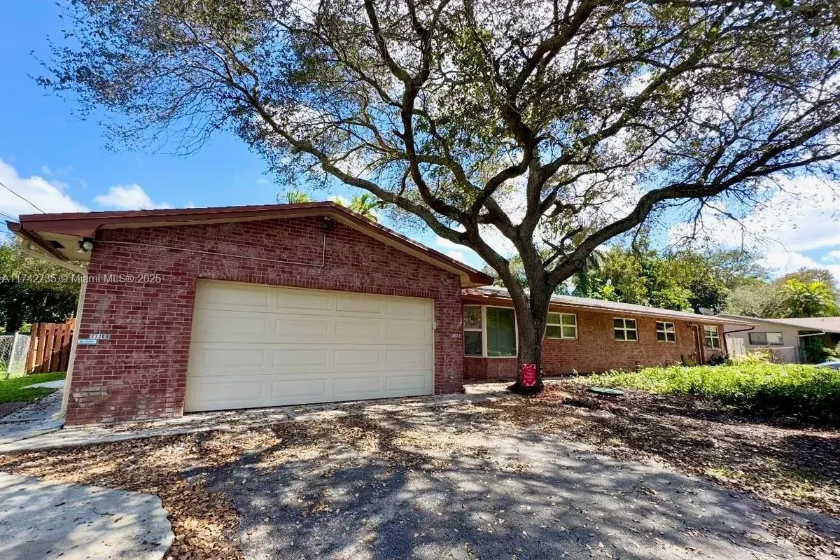 4728 SW 66th Ter, Davie FL 33314