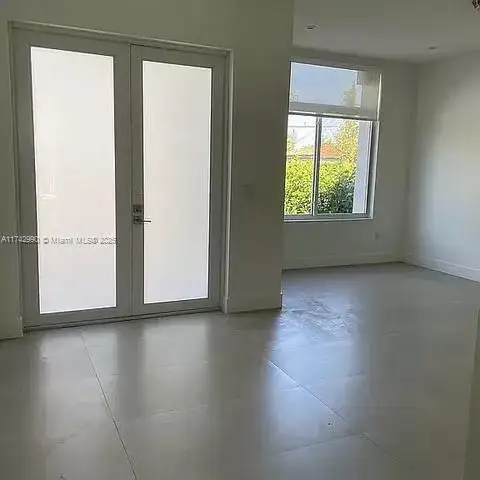 2643 SW 32nd Ct, Miami FL 33133 photo 2