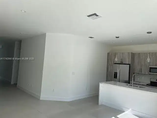 2643 SW 32nd Ct, Miami FL 33133 photo 5