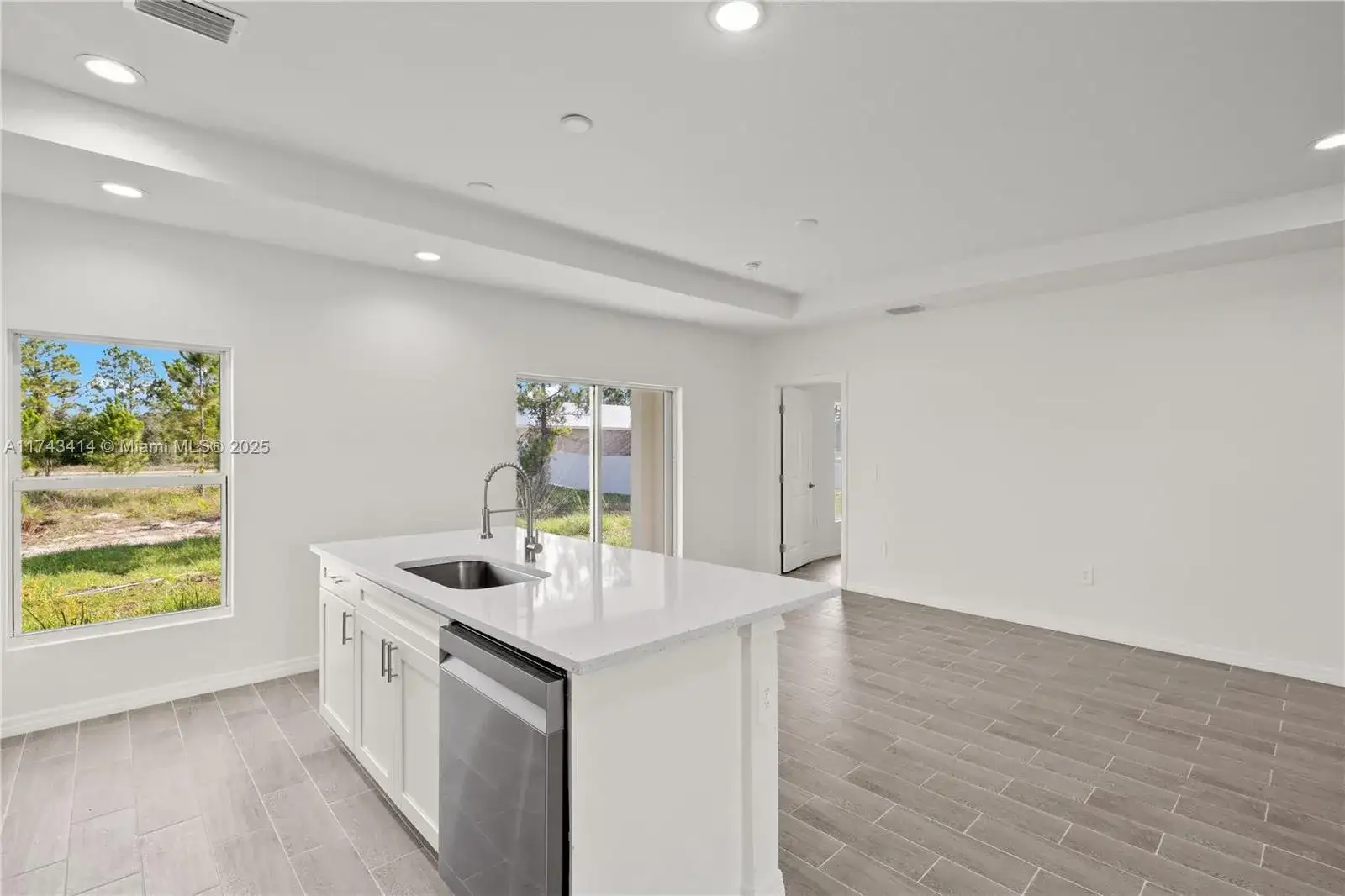 105 Plainview St, Other City - In The State Of Florida FL 33974 photo 4