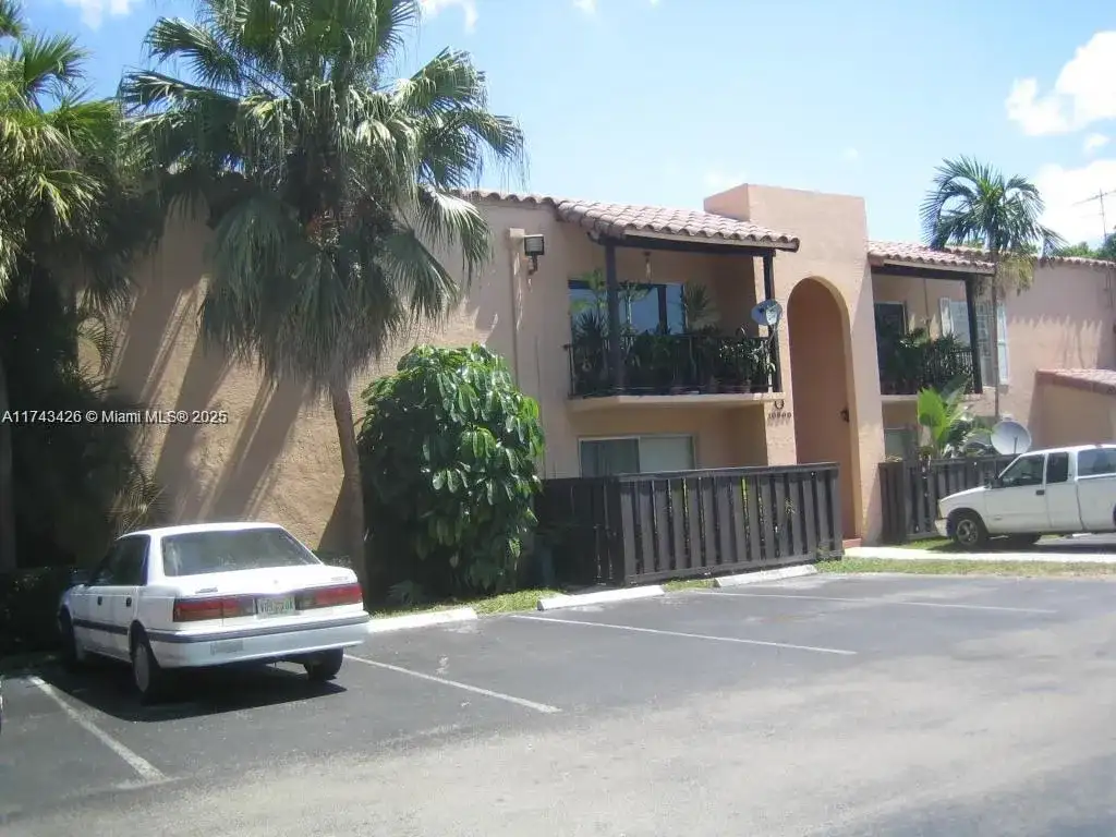 10744 N Kendall # 18, Miami FL 33176 photo 2