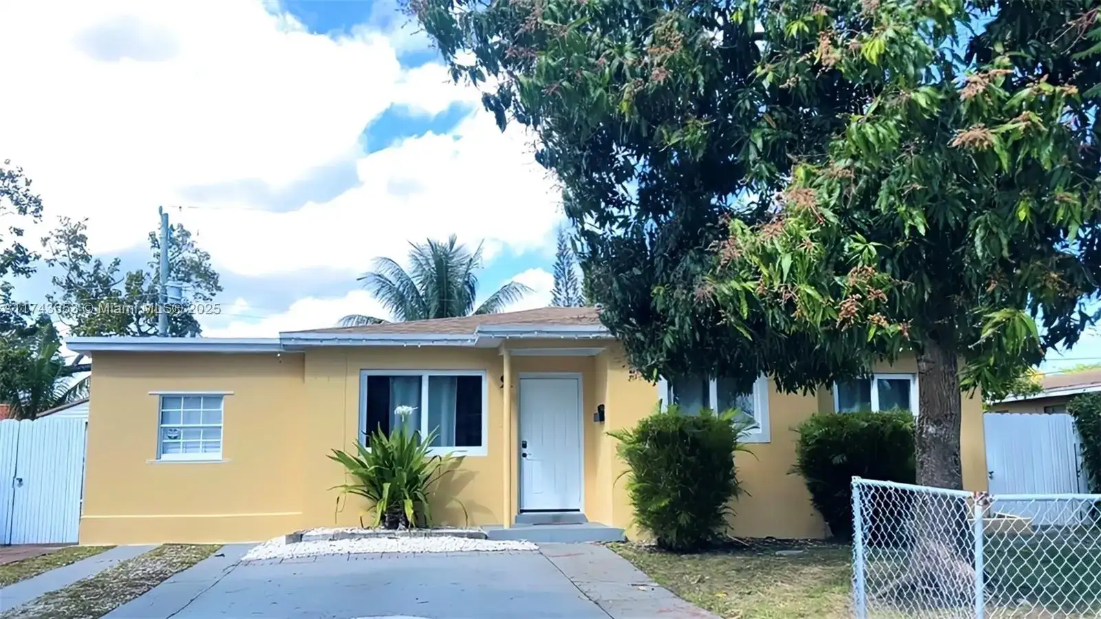 1431 NE 156th Ter, North Miami Beach FL 33162 photo 2