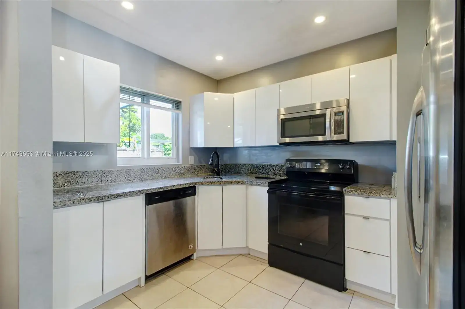 1431 NE 156th Ter, North Miami Beach FL 33162 photo 3
