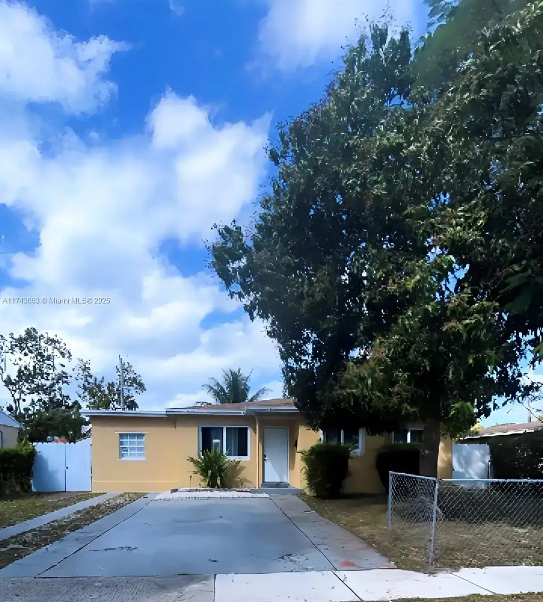 1431 NE 156th Ter, North Miami Beach FL 33162 photo 4
