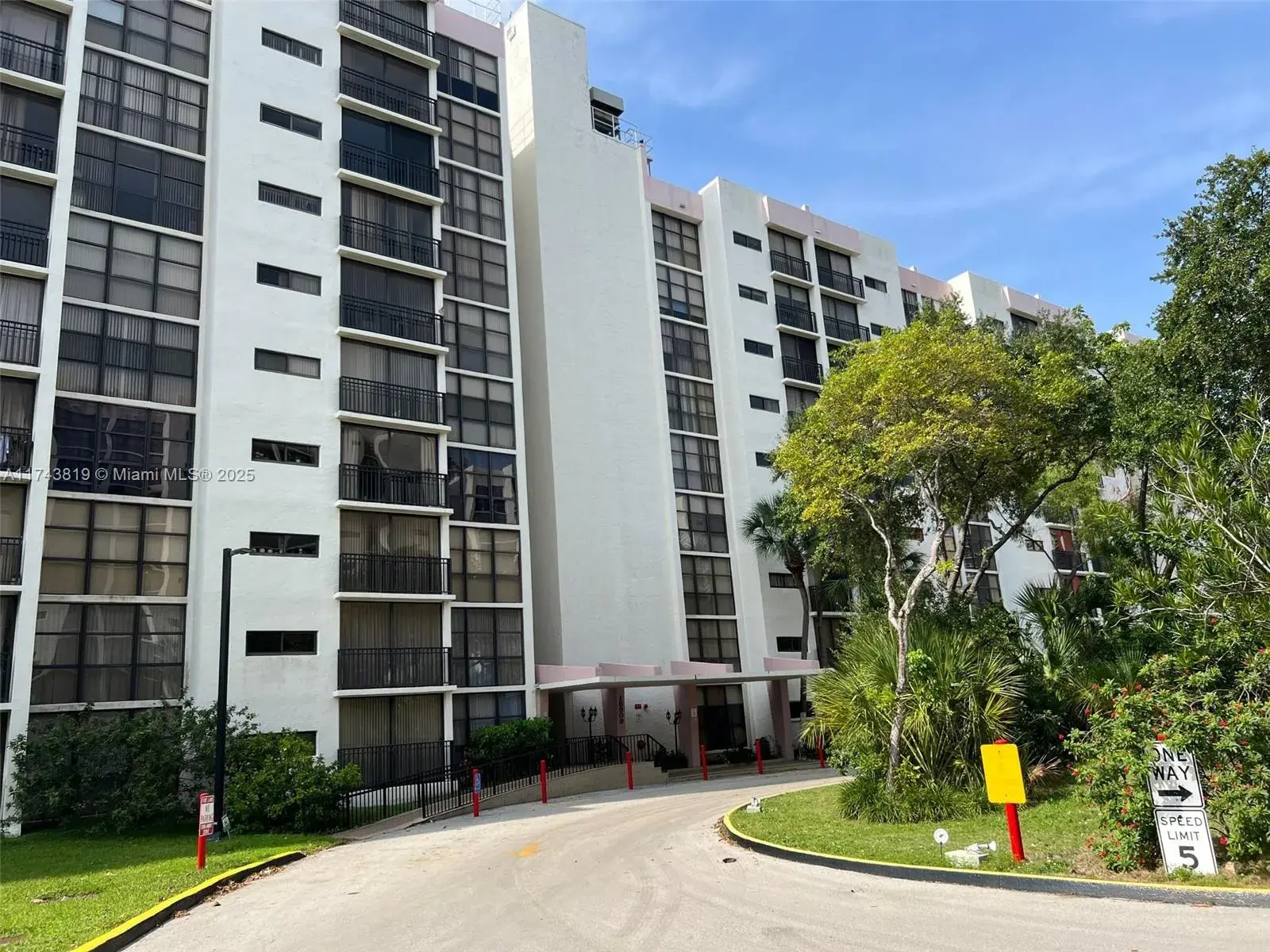 16909 N Bay Rd # 310, Sunny Isles Beach FL 33160