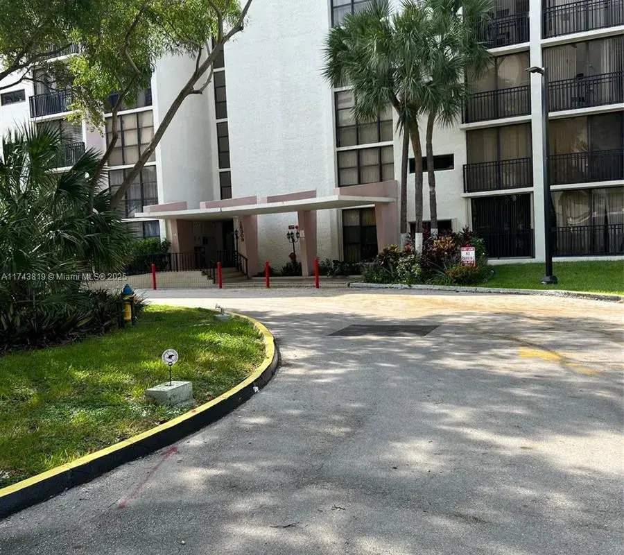 16909 N Bay Rd # 310, Sunny Isles Beach FL 33160