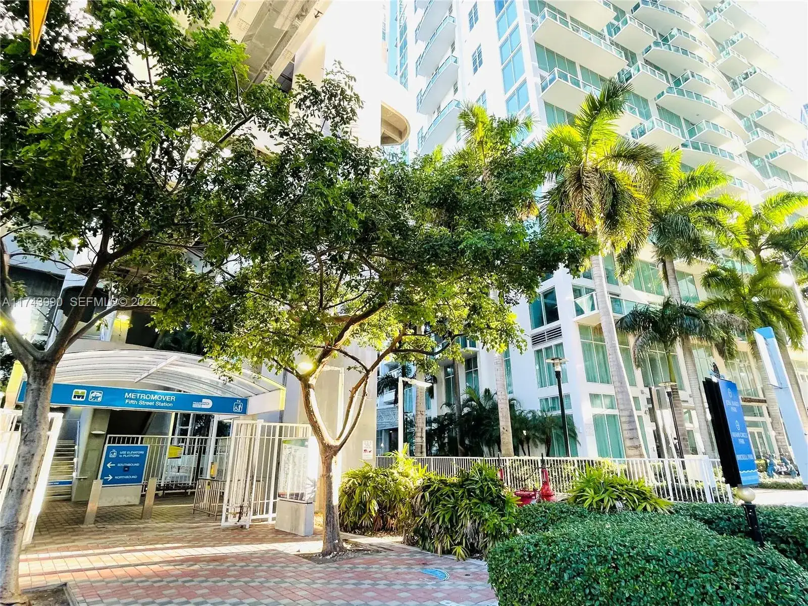 41 SE 5th St # 808, Miami FL 33131 photo 2