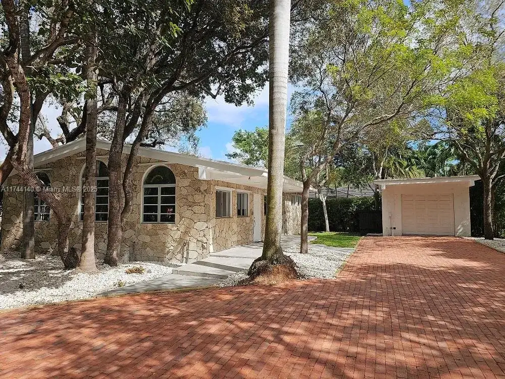7031 SW 63rd Ct, South Miami FL 33143 photo 2