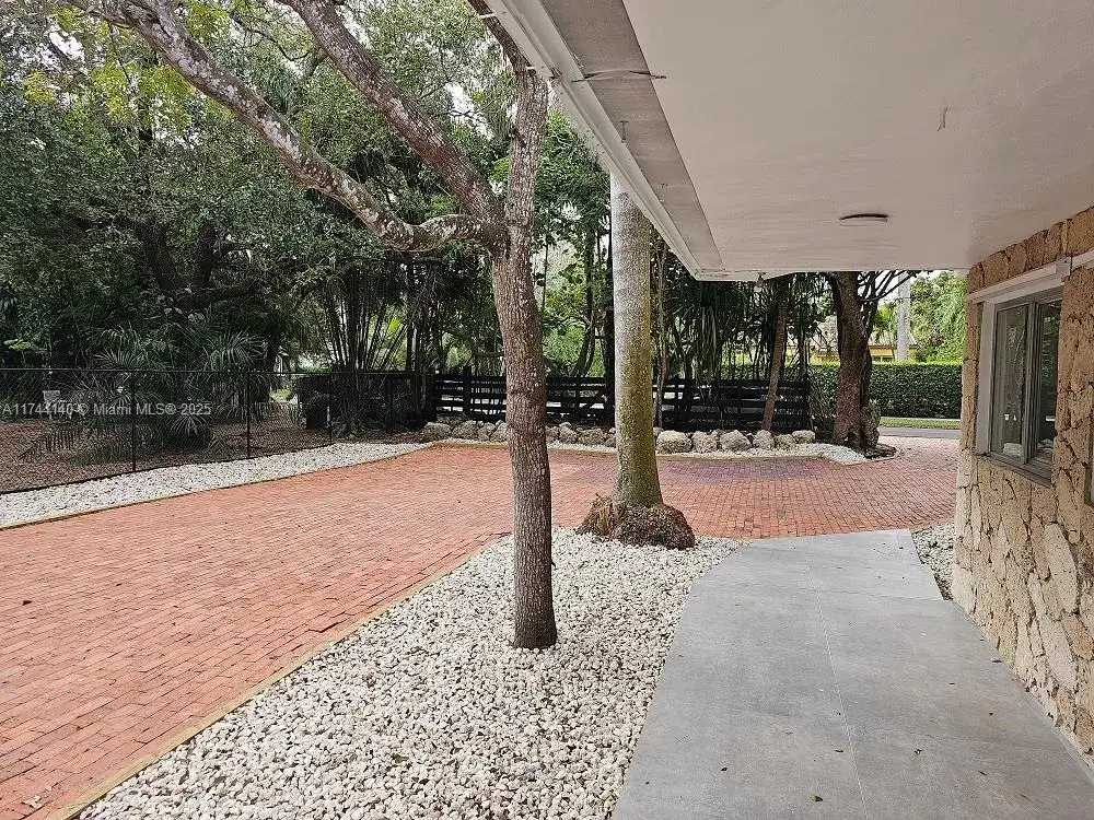 7031 SW 63rd Ct, South Miami FL 33143 photo 4