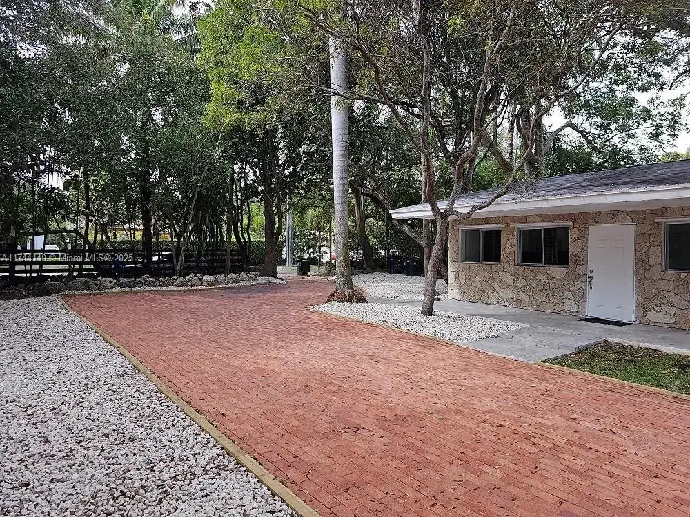 7031 SW 63rd Ct, South Miami FL 33143 photo 5