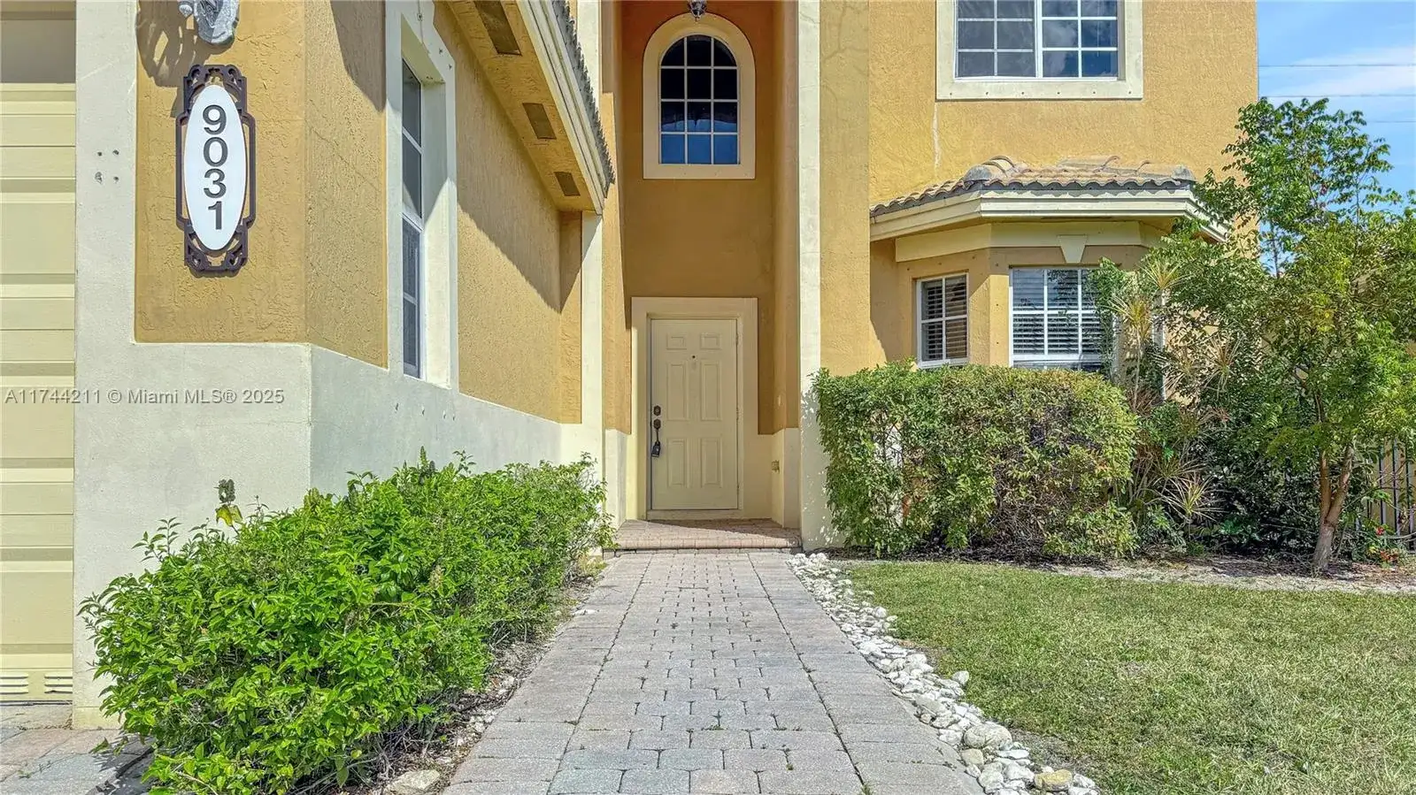 9031 SW 208th Ter, Cutler Bay FL 33189 photo 2