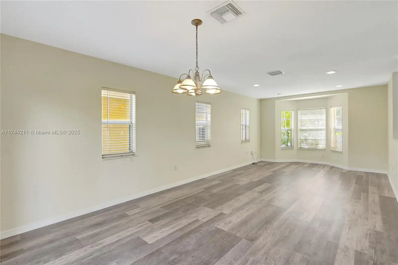 9031 SW 208th Ter, Cutler Bay FL 33189 photo 5