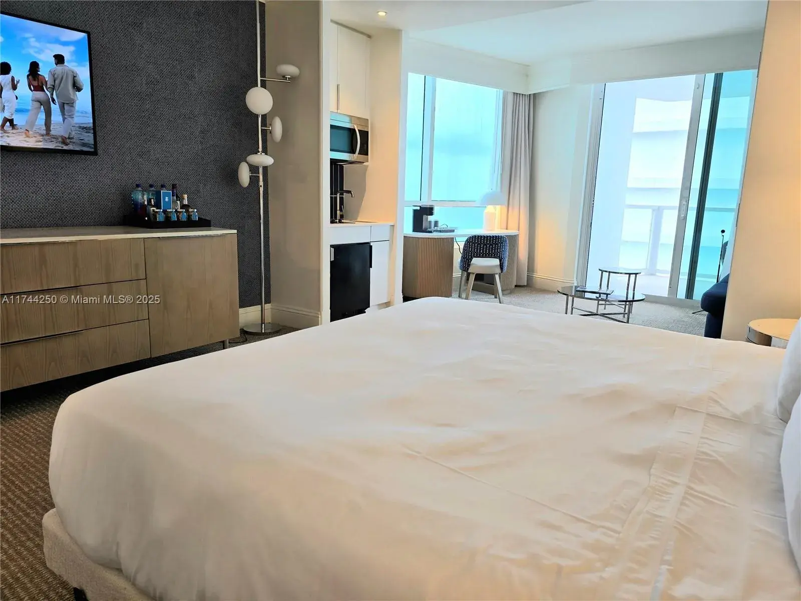 4401 Collins Ave # 1401, Miami Beach FL 33140