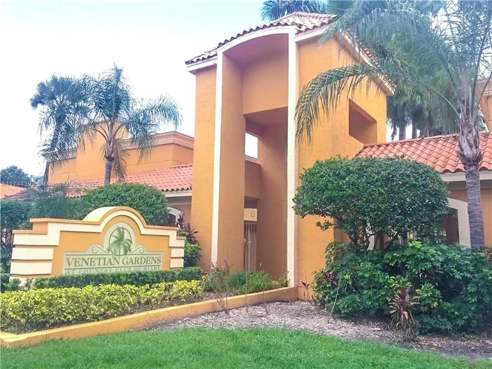 18011 NW 68th Ave # 104, Hialeah FL 33015
