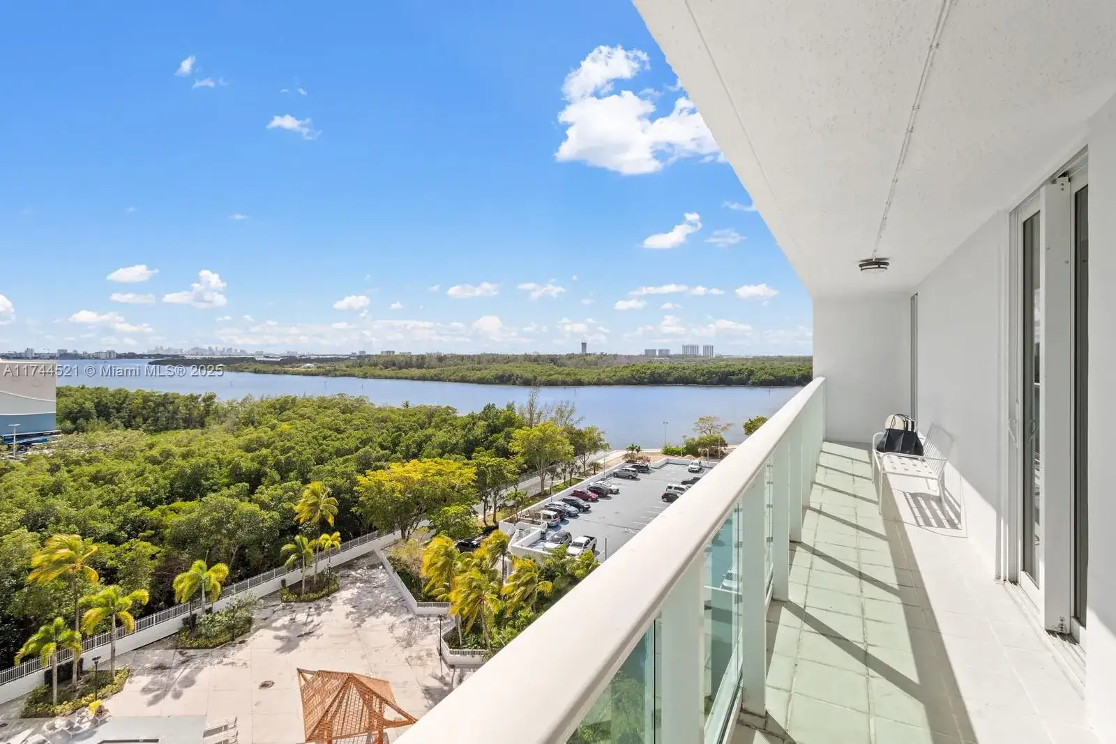 100 Bayview Dr # 1024, Sunny Isles Beach FL 33160