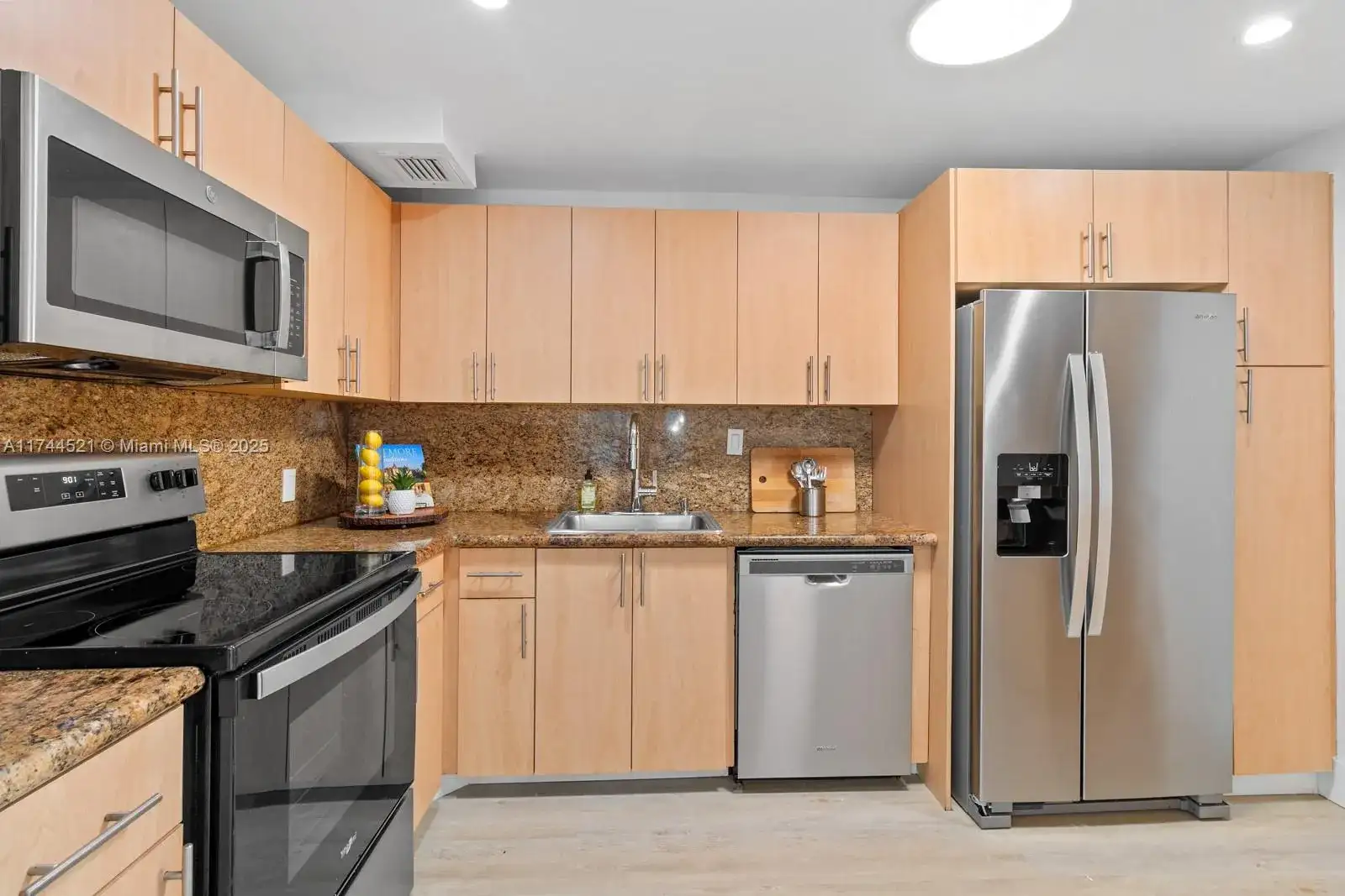 100 Bayview Dr # 1024, Sunny Isles Beach FL 33160 photo 4