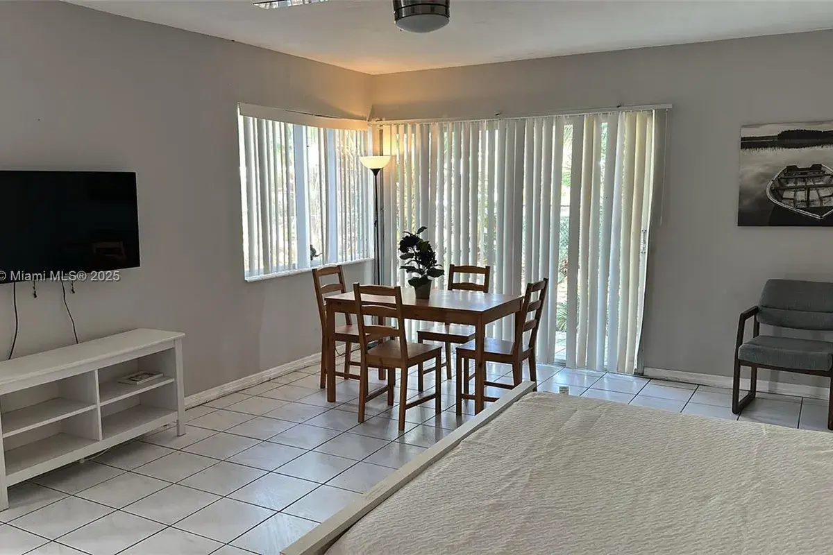 90 Isle Of Venice Dr # 1, Fort Lauderdale FL 33301