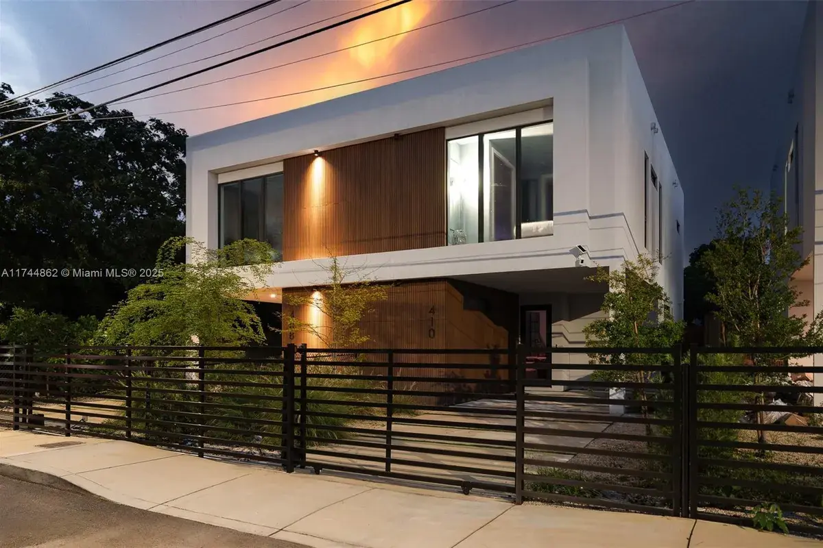410 NW 52nd St, Miami FL 33127