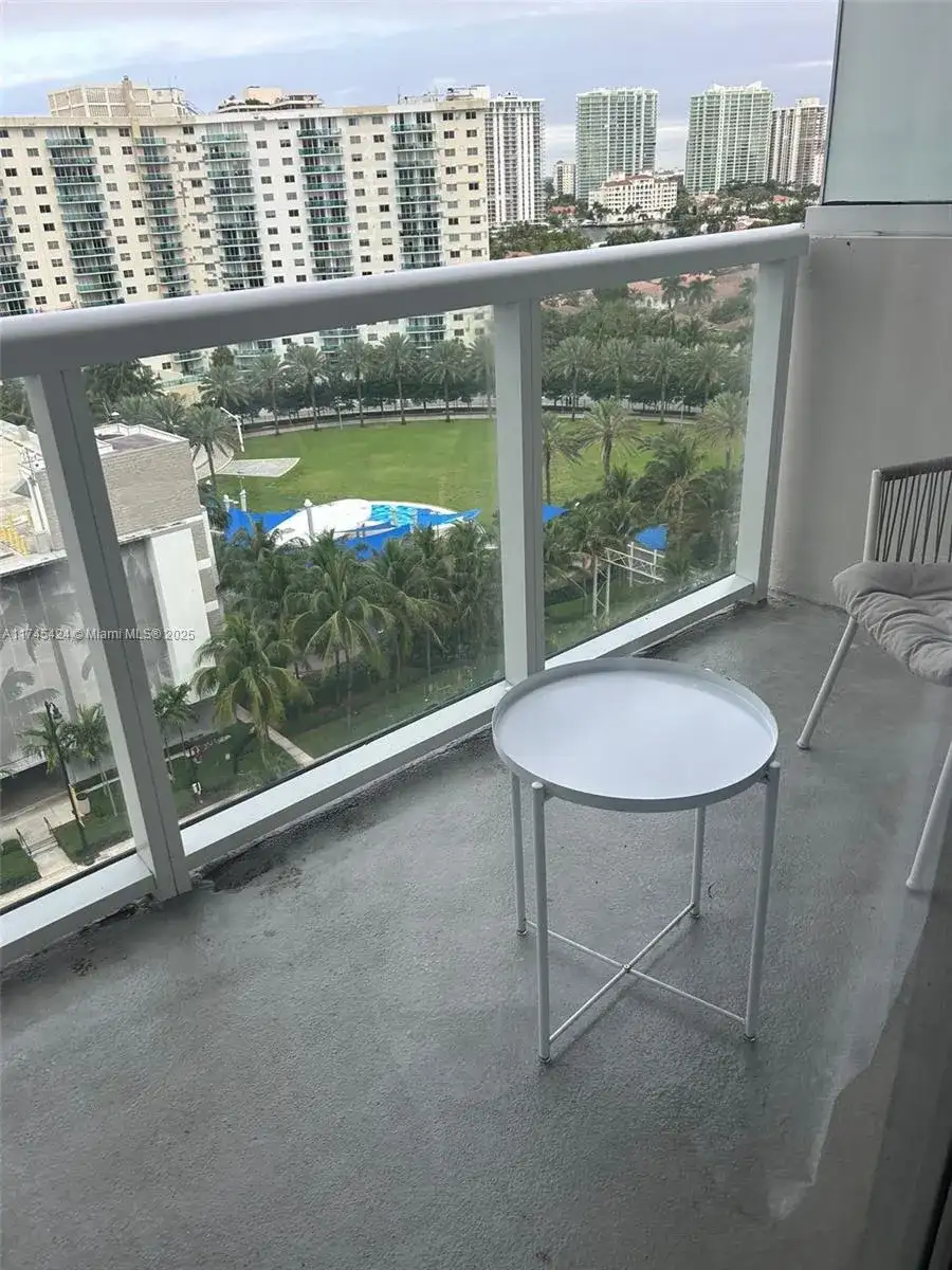19201 Collins Ave # 1139, Sunny Isles Beach FL 33160 photo 3