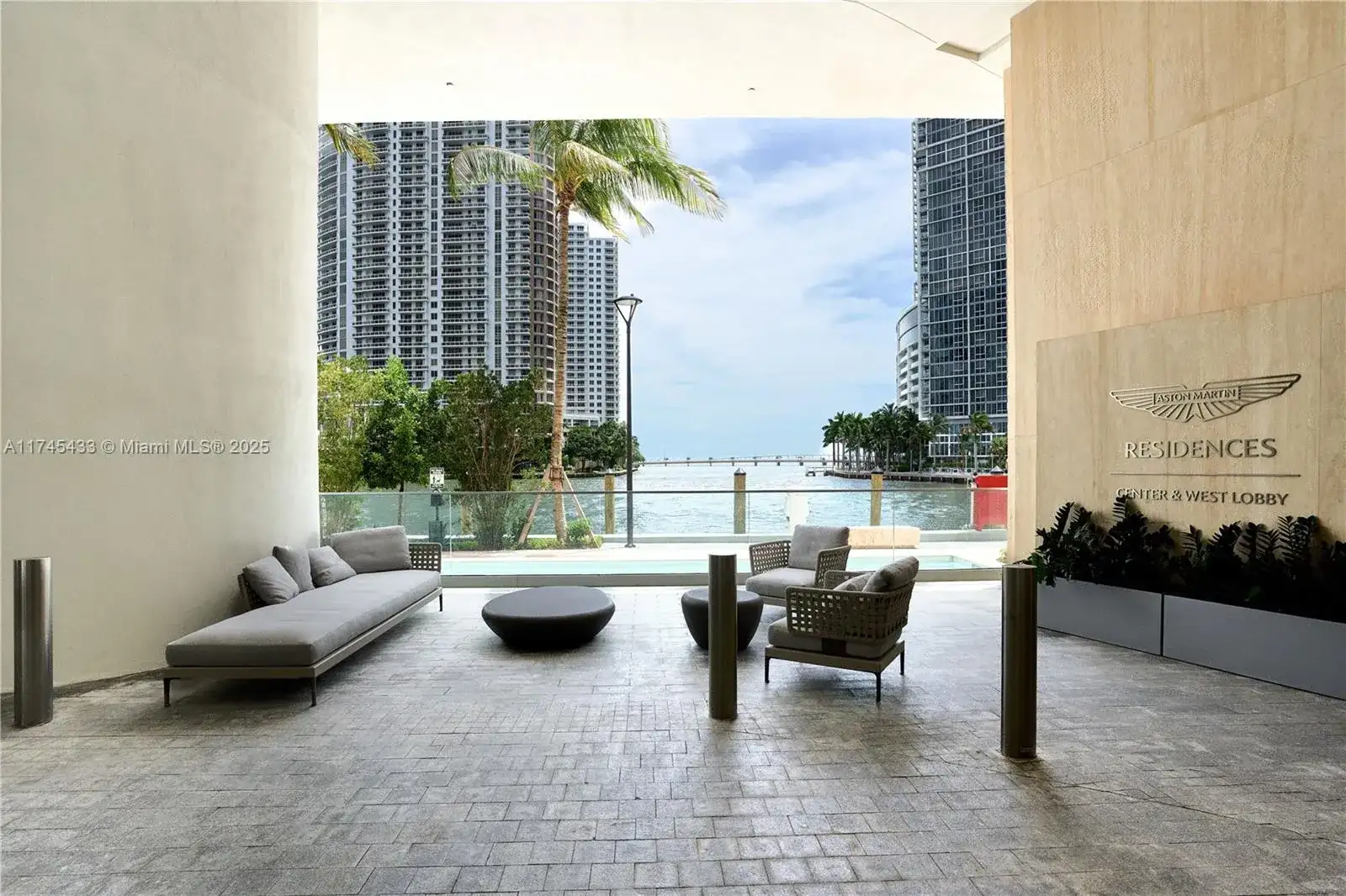 300 Biscayne Blvd Way # 2407, Miami FL 33131 photo 2