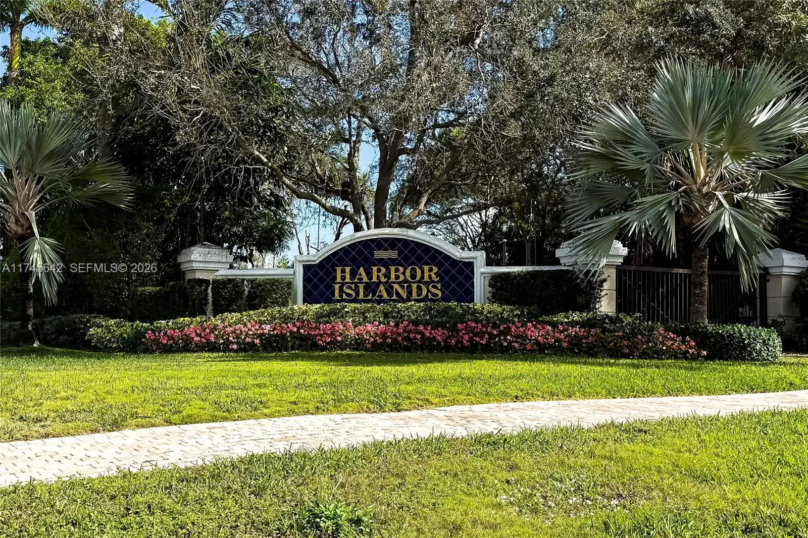920 Captiva Dr, Hollywood FL 33019