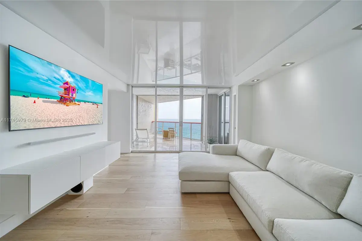 6767 Collins Ave # 1706, Miami Beach FL 33141