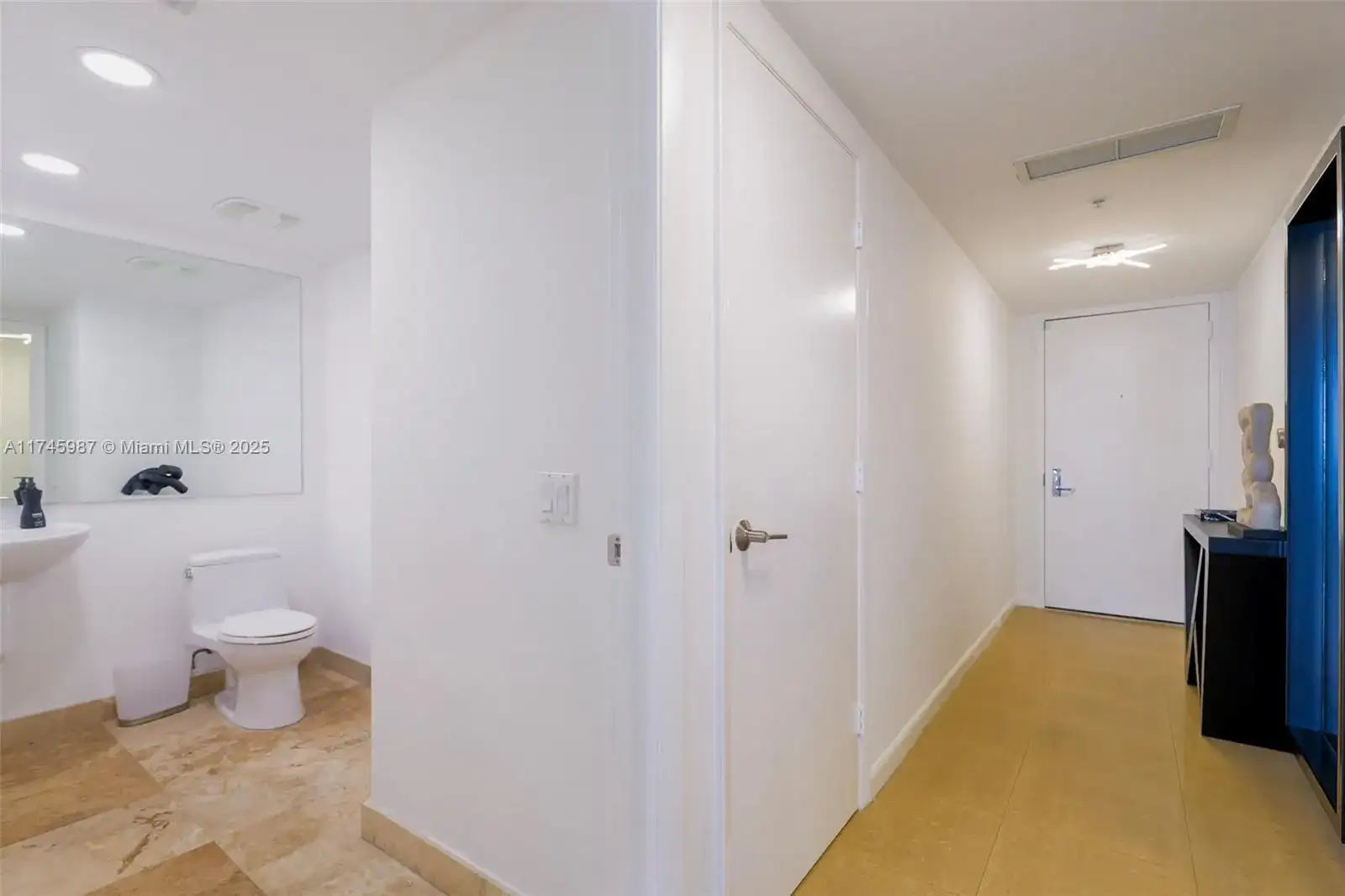41 SE 5th St # 2011, Miami FL 33131 photo 3