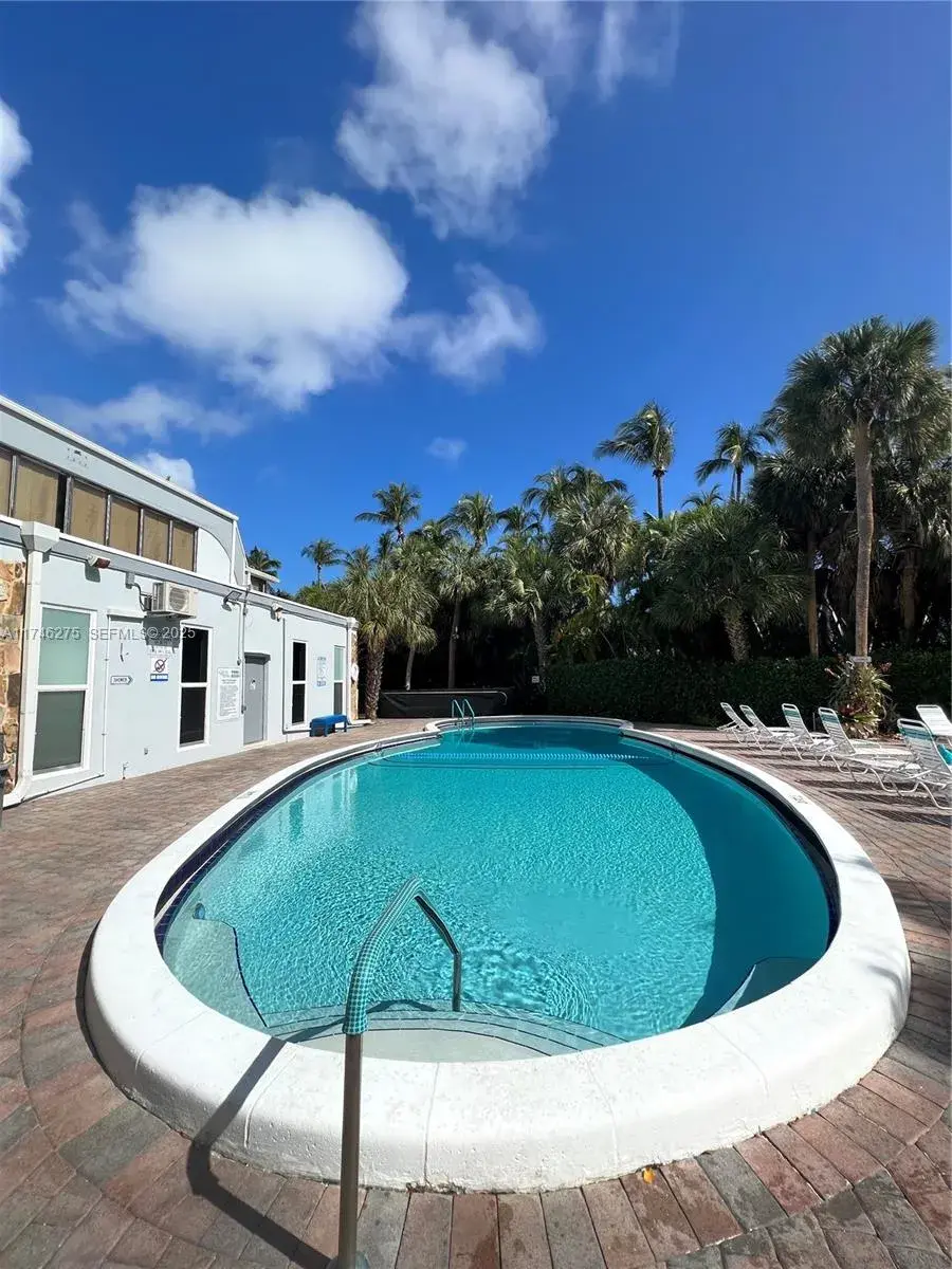1000 NE 14th Ave # 402, Hallandale Beach FL 33009