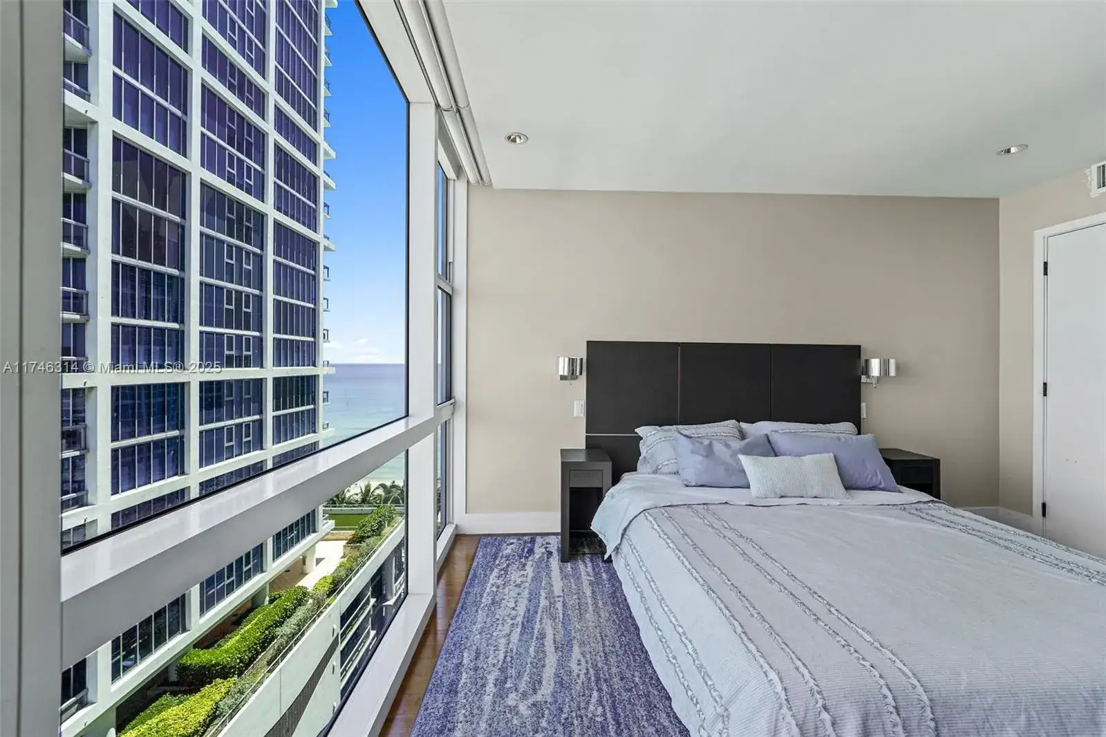 1 bedroom 1 bath Residential for sale at 6801 Collins Ave, Miami Beach FL 33141