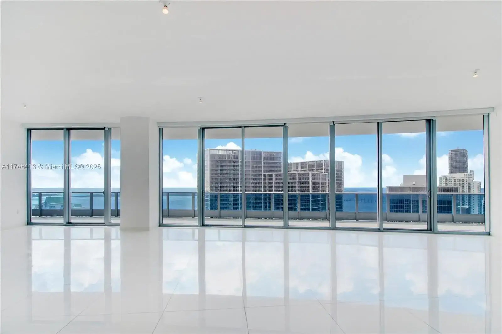 200 Biscayne Boulevard Way # 5304, Miami FL 33131 photo 3