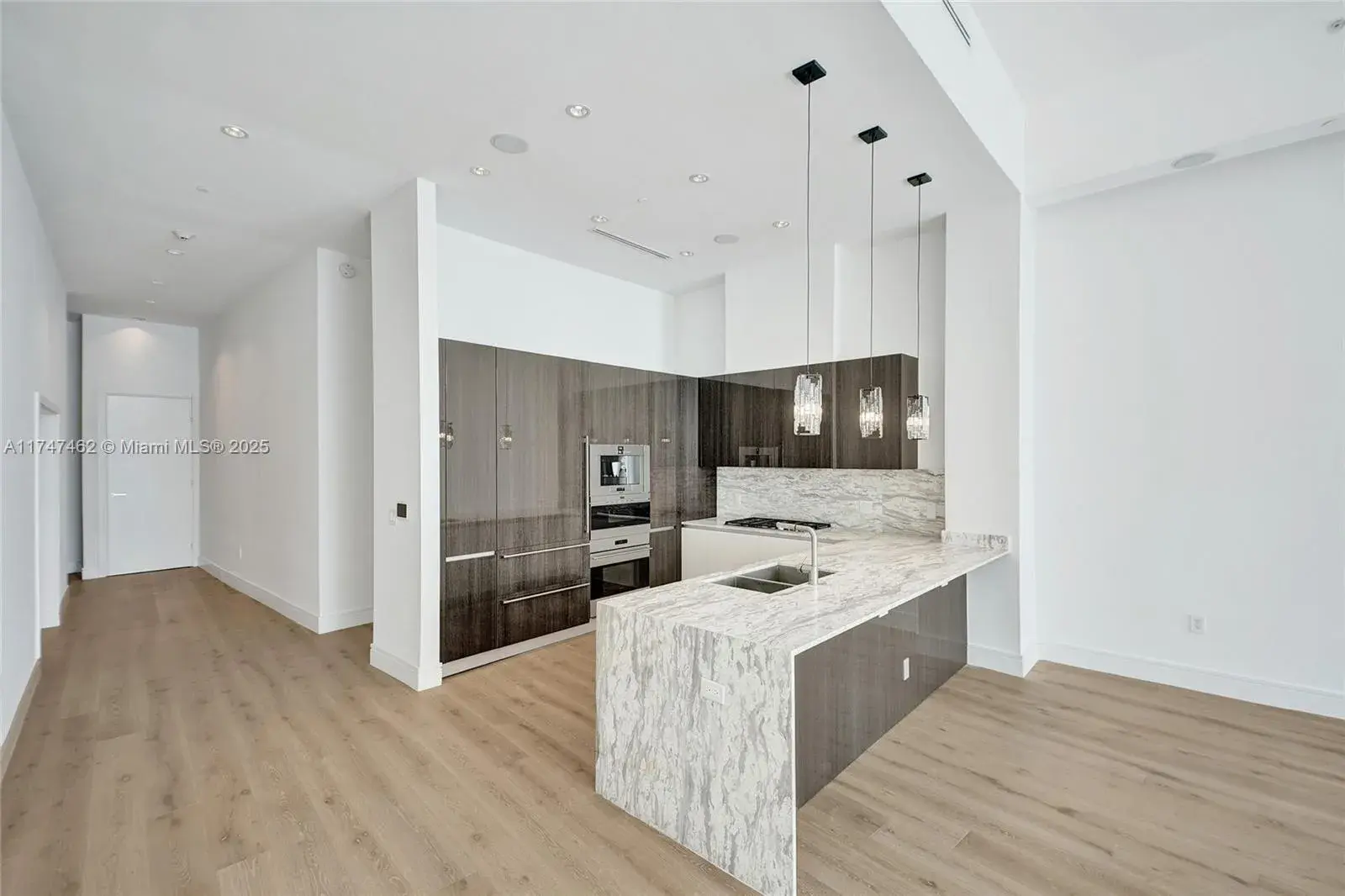 3300 NE 188th St, Aventura FL 33180