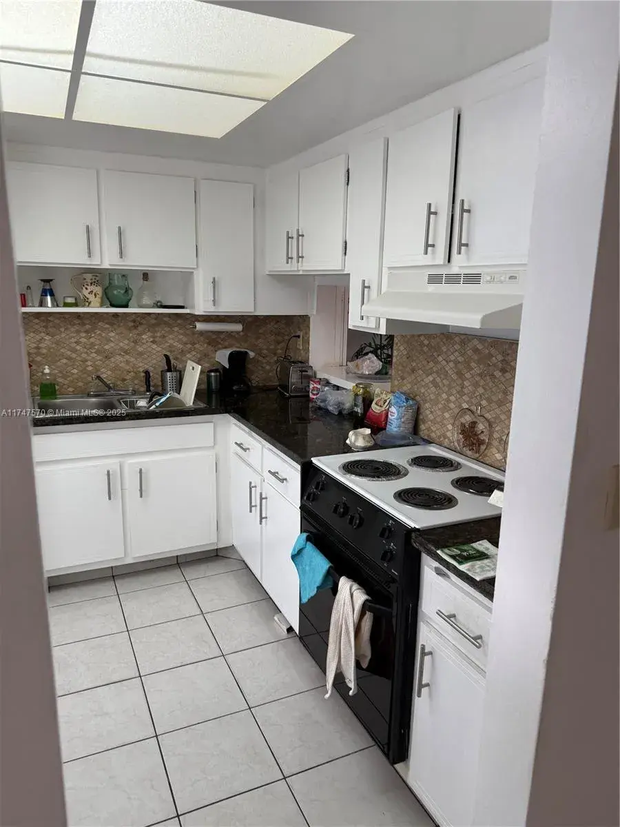 18555 NE 14th Ave # 618, Miami FL 33179