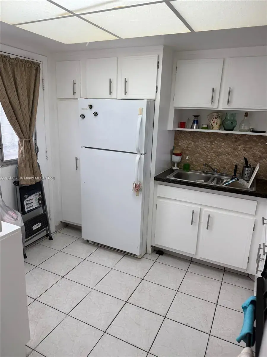 18555 NE 14th Ave # 618, Miami FL 33179