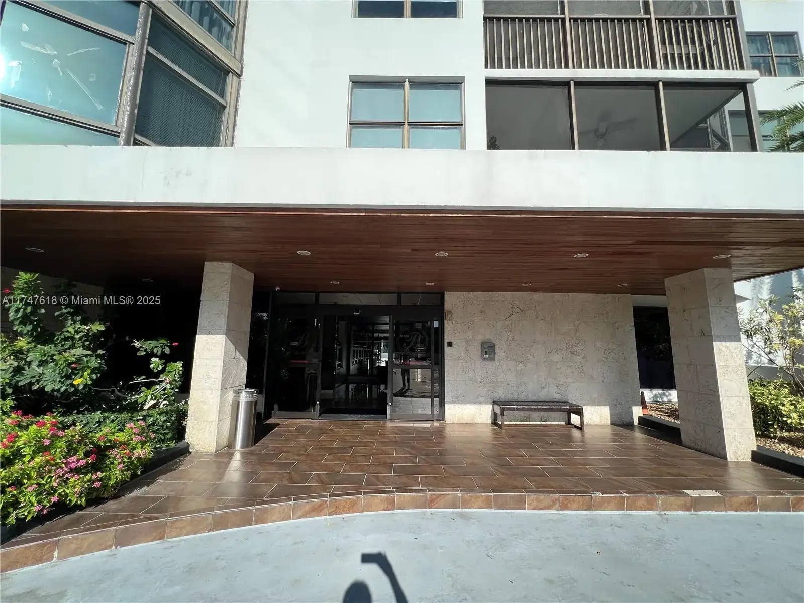 3375 N Country Club Dr # 109, Aventura FL 33180 photo 2