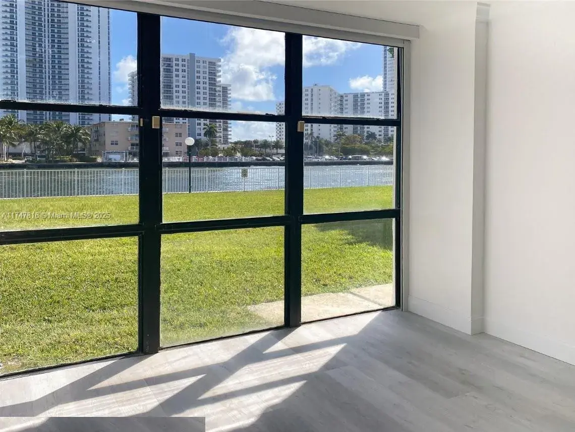 1000 Parkview Dr # 121, Hallandale Beach FL 33009