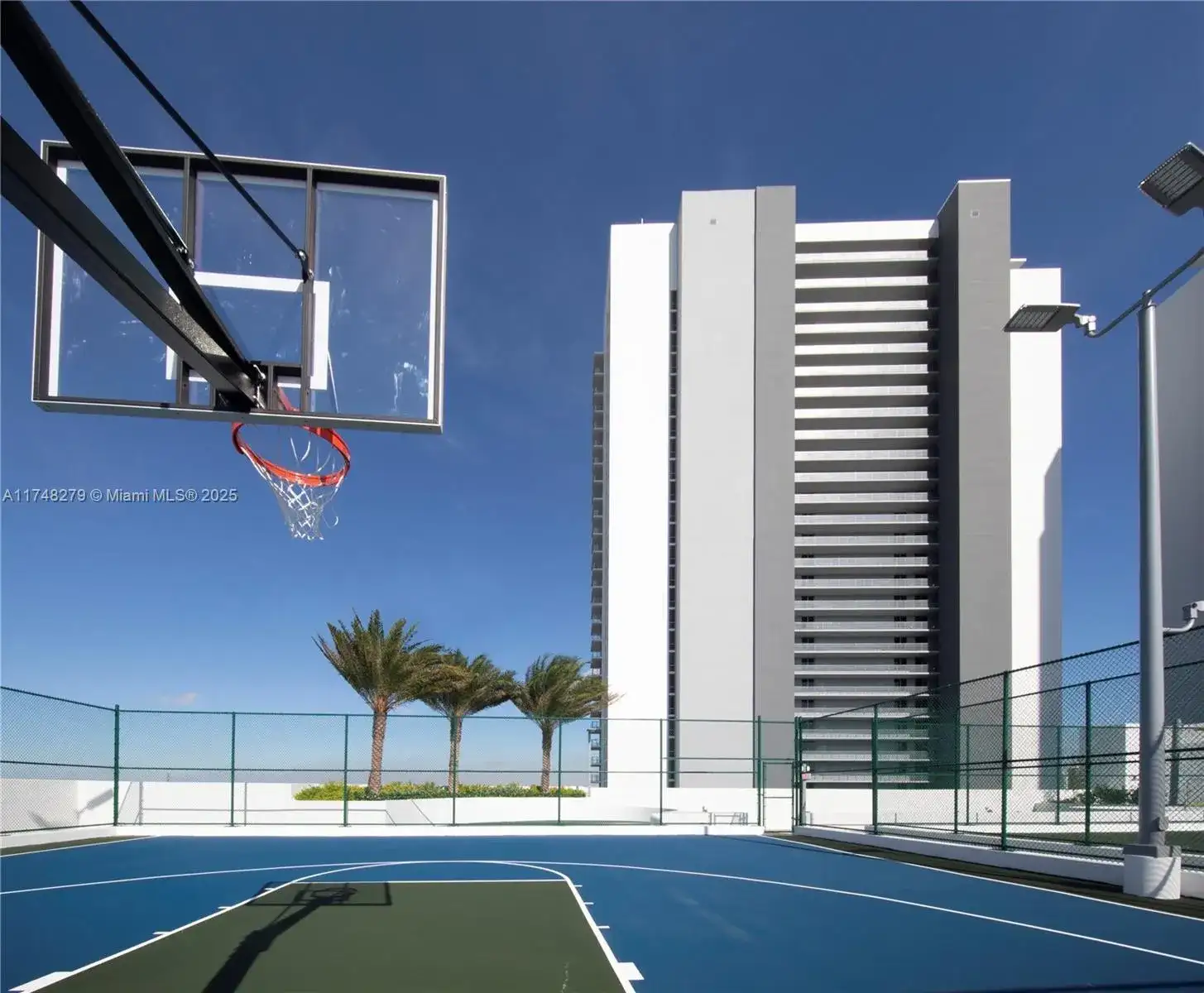 16385 Biscayne Blvd # 1221, North Miami Beach FL 33160 photo 4