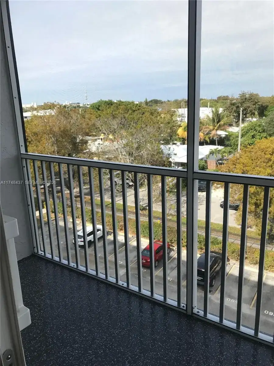 16950 W Dixie Hwy A631 Hwy # 631, North Miami Beach FL 33160 photo 3