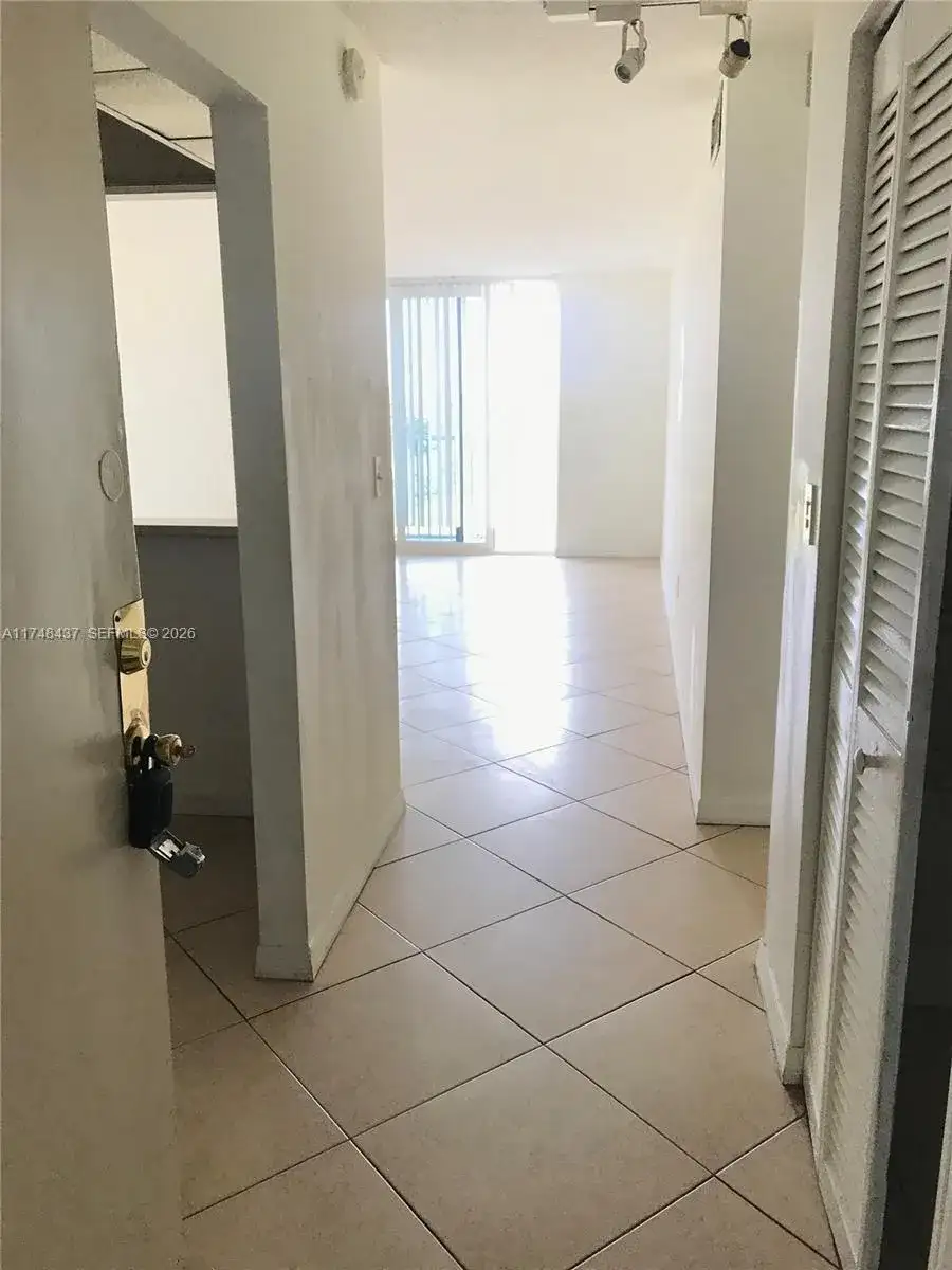 16950 W Dixie Hwy A631 Hwy # 631, North Miami Beach FL 33160 photo 4