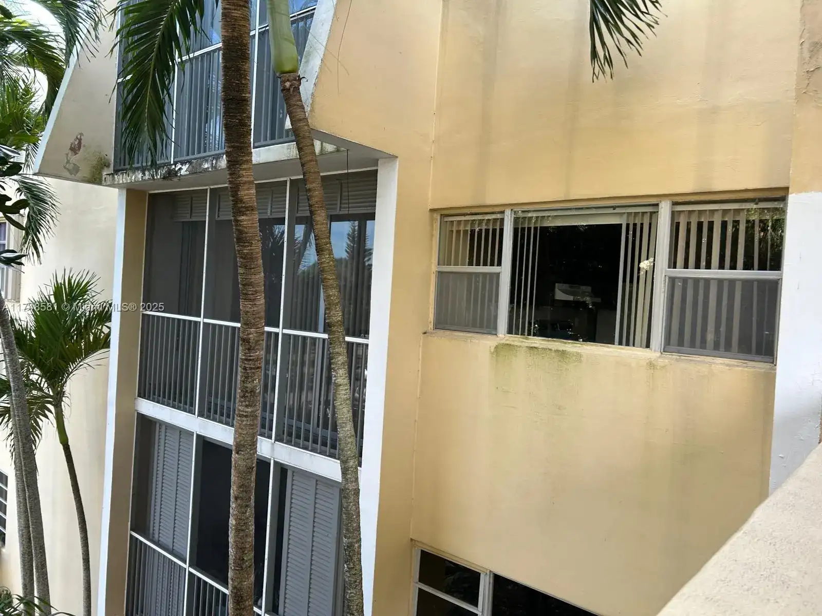 942 NE 199th St # 3E, Miami FL 33179 photo 5