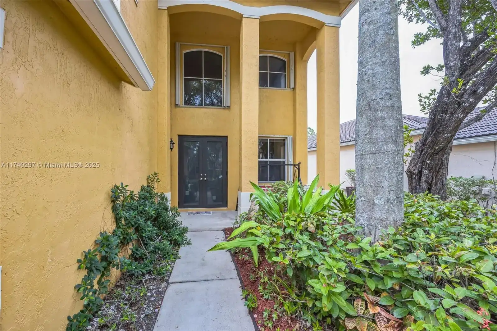 1050 Lavender Cir, Weston FL 33327 photo 3