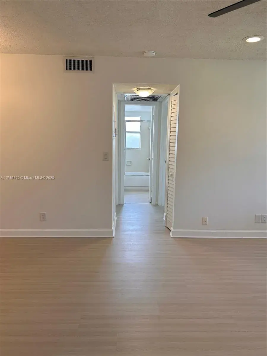 1045 Twin Lakes Dr, Coral Springs FL 33071