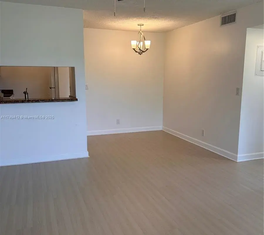 1045 Twin Lakes Dr, Coral Springs FL 33071