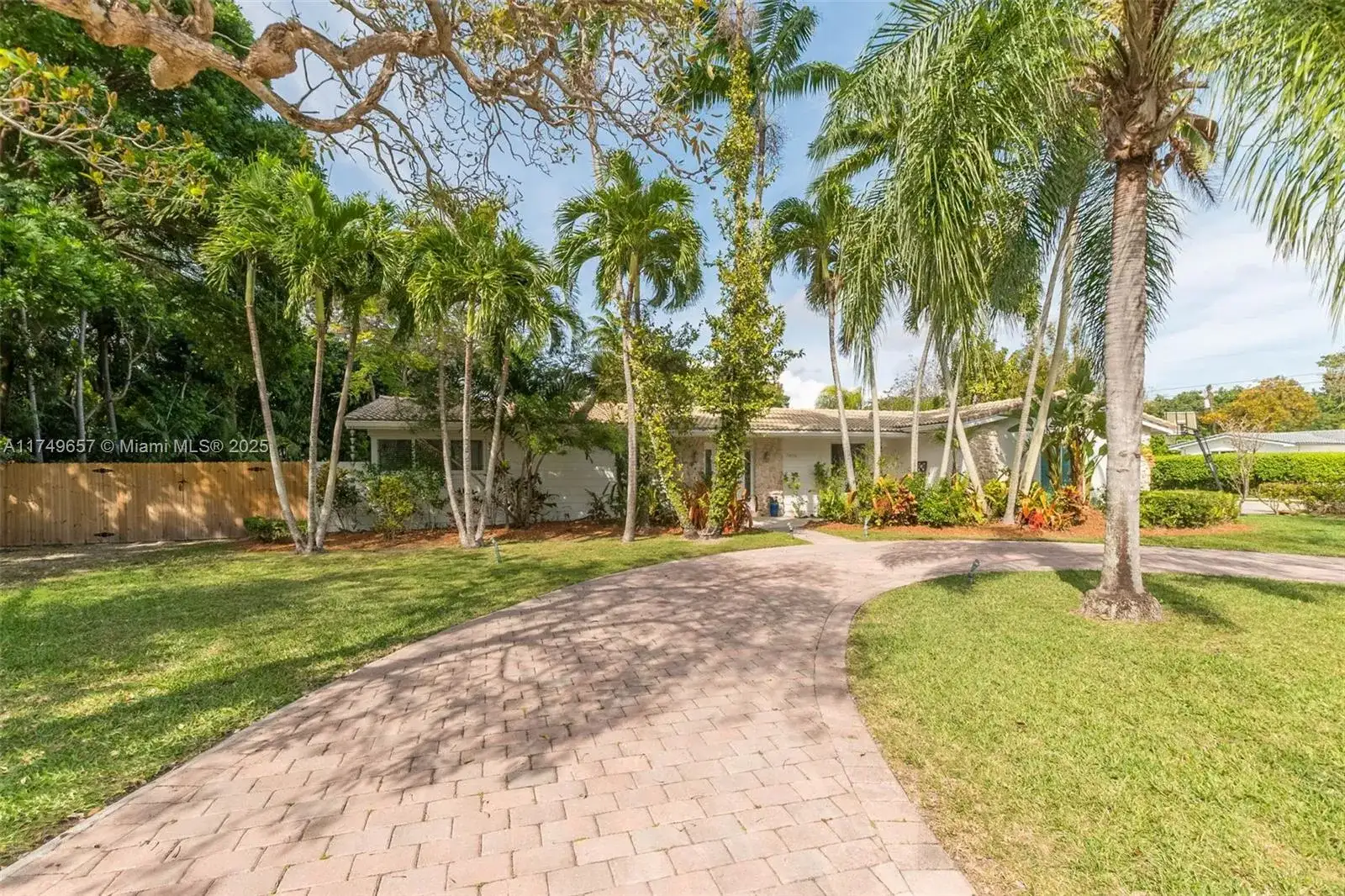 7405 SW 132nd St, Pinecrest FL 33156 photo 2