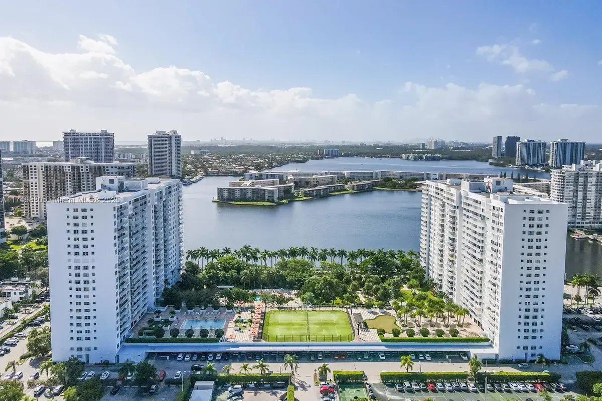 2801 NE 183rd St # 214W, Aventura FL 33160