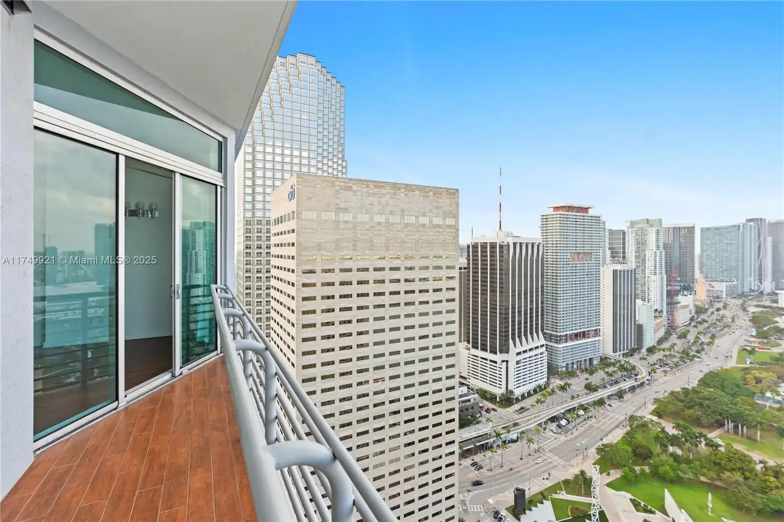 335 S Biscayne Blvd, Miami FL 33131 photo 3