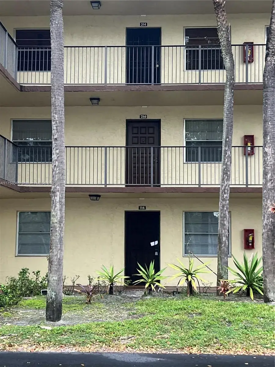 3161 NW 47th Ter # 114, Lauderdale Lakes FL 33319