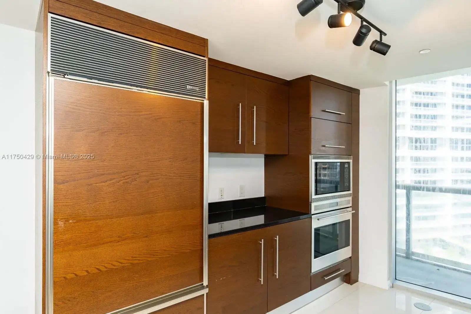 495 Brickell Ave # 2102, Miami FL 33131 photo 3